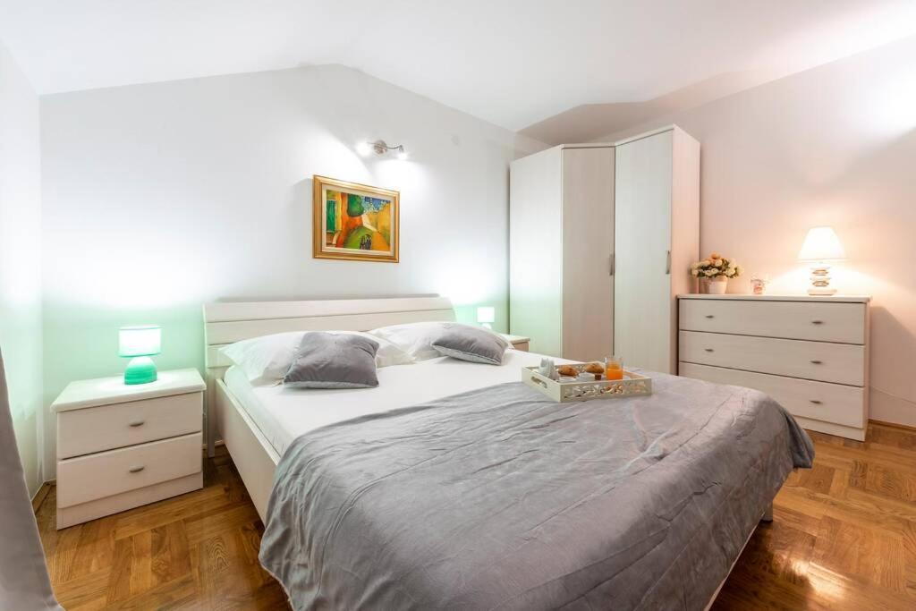 Vila Vergatum-Privacy,Gym,Billiards,Table Tennis Donji Brgat Exteriör bild