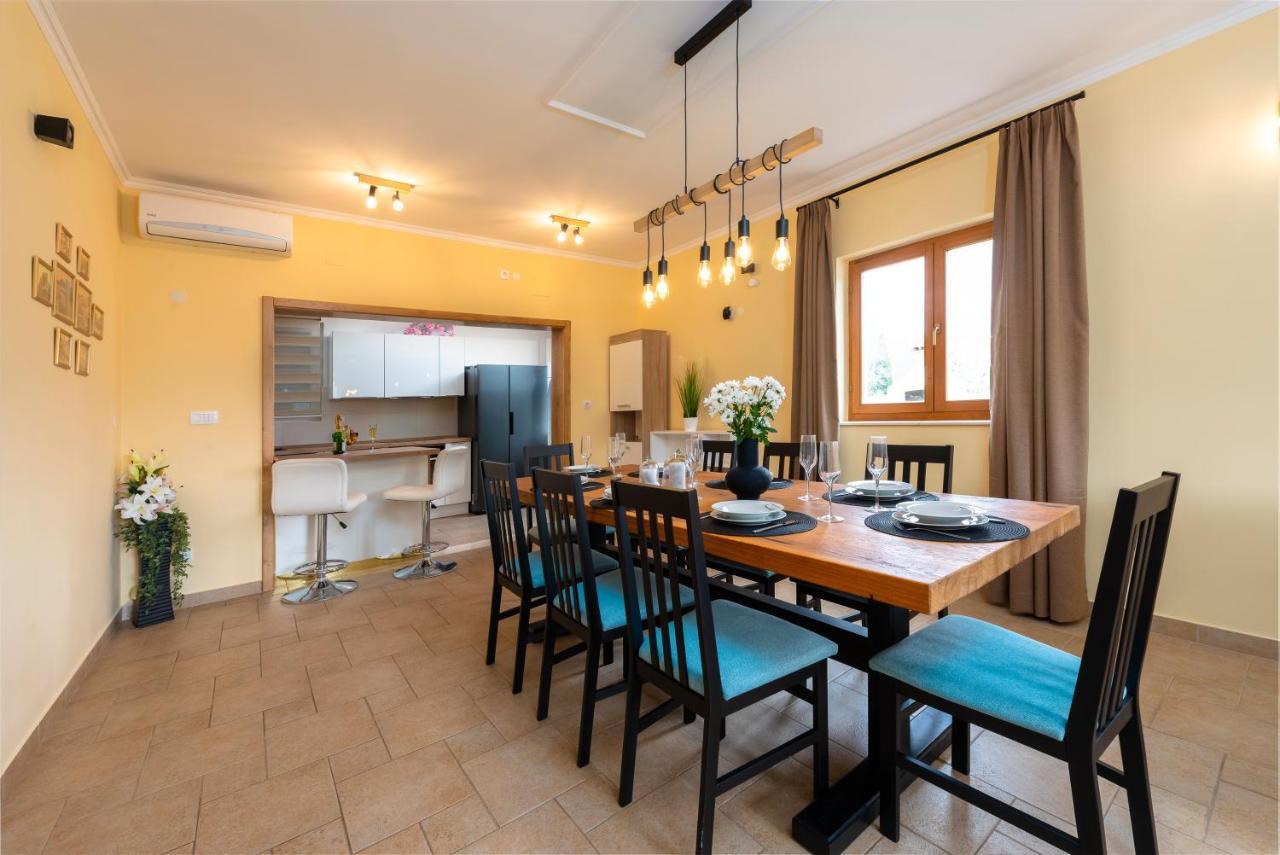 Vila Vergatum-Privacy,Gym,Billiards,Table Tennis Donji Brgat Exteriör bild